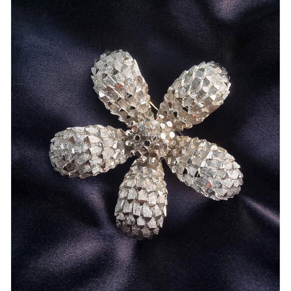 Vintage BSK Signed Silver Tone Flower Floral Large Big Brooch - Picture 1 of 8